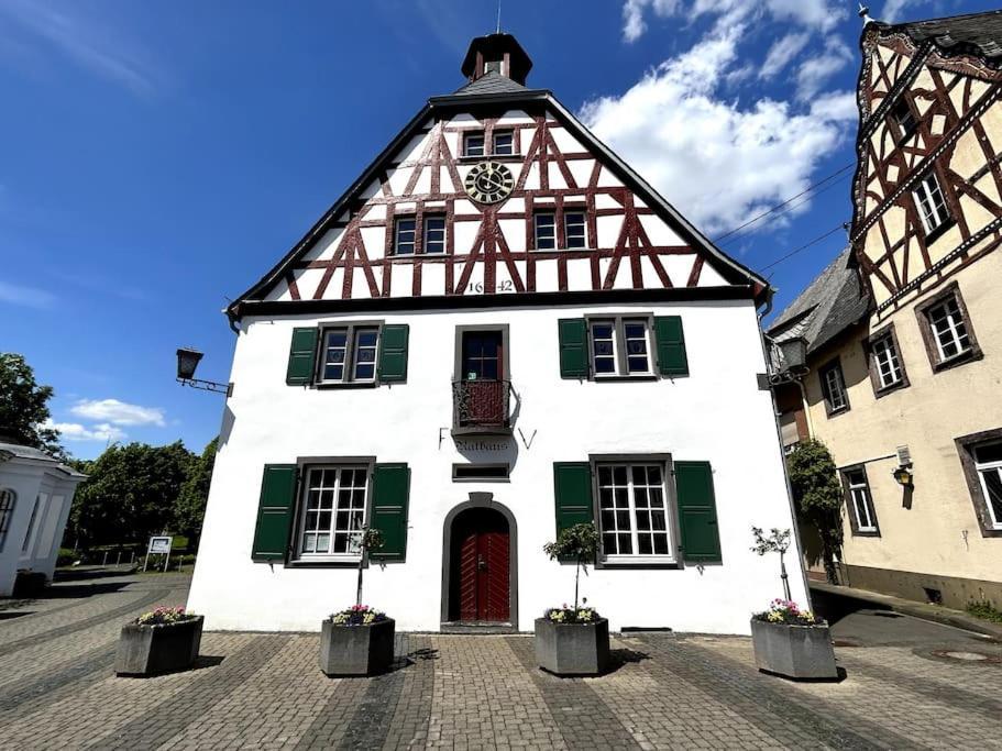 Tiny Apartment With Spacious Terrace On The Rhine Neuwied Exterior photo