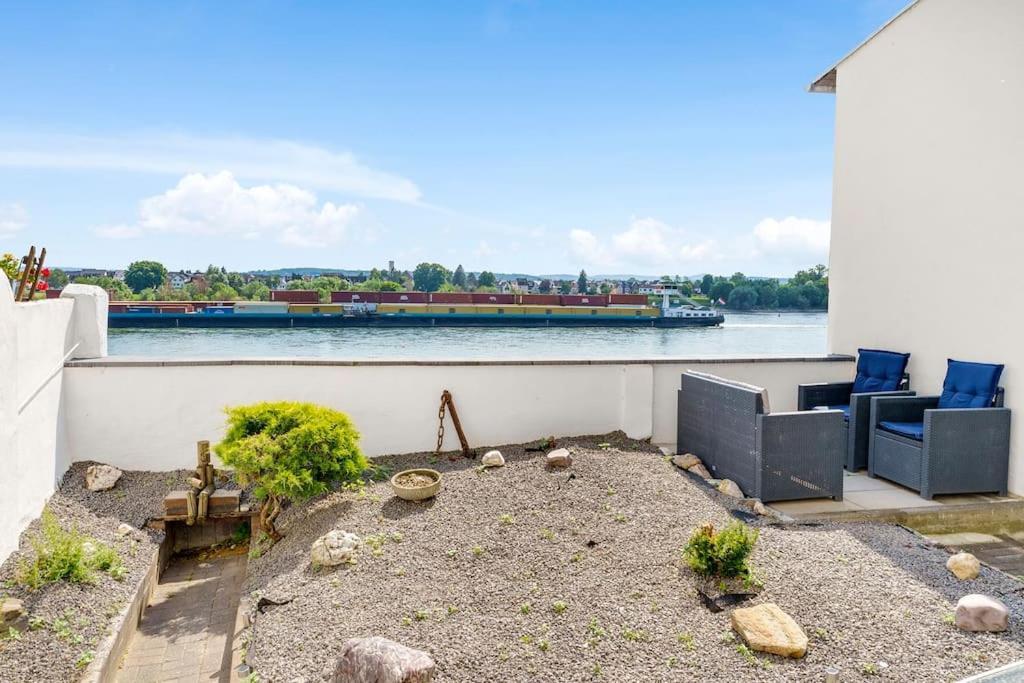 Tiny Apartment With Spacious Terrace On The Rhine Neuwied Exterior photo